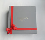 Cargar imagen en el visor de la galería, Caja de regalo elegante con lazo rojo
